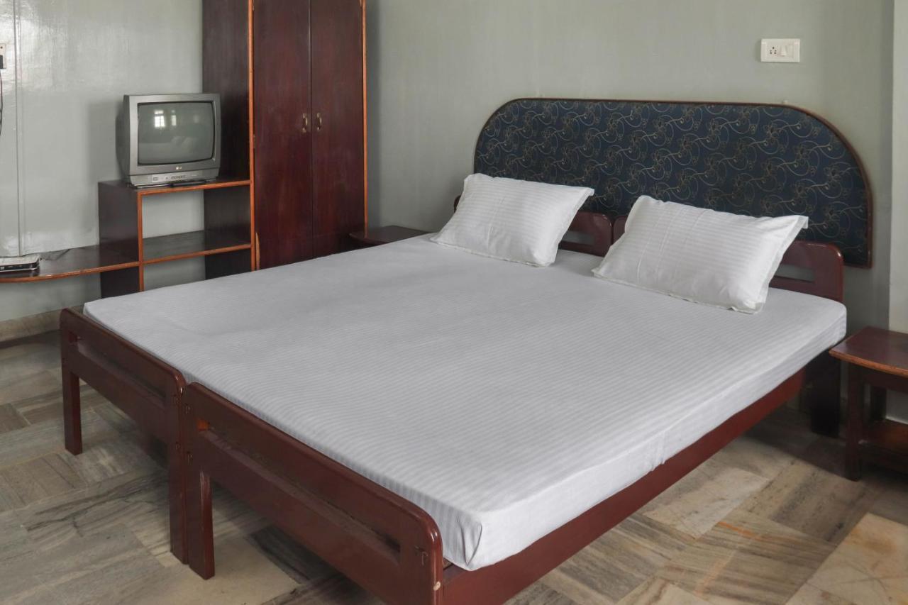 Spot On 49477 Hotel Galaxy Dimāpur Εξωτερικό φωτογραφία